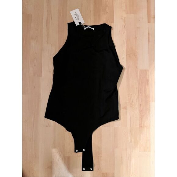 NEW REORIA Criss Cross Halter Neck Bodysuit Top M - Picture 5 of 5